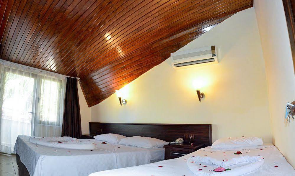 Hotel Green Palm 马尔马里斯 外观 照片